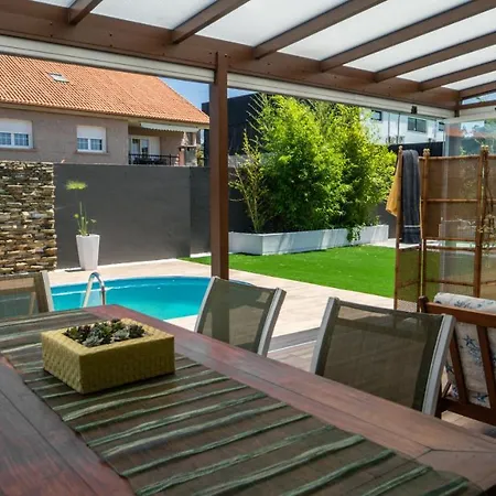 Con Piscina A Pie De Playa