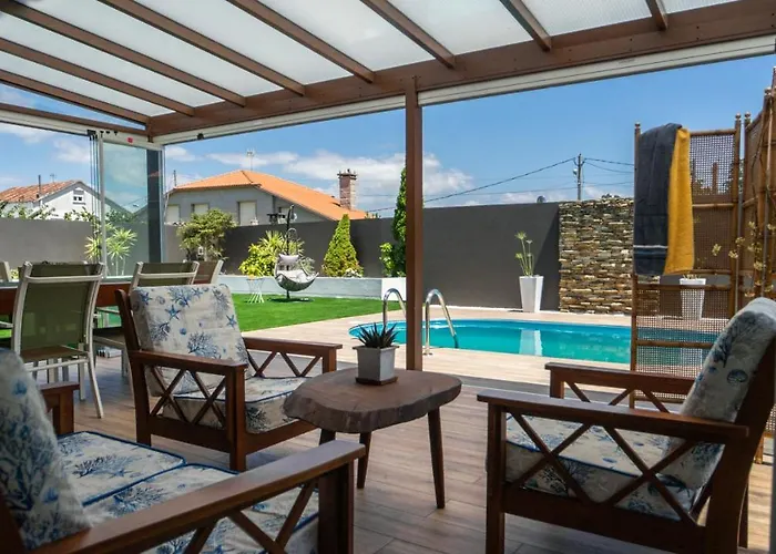 Con Piscina A Pie De Playa