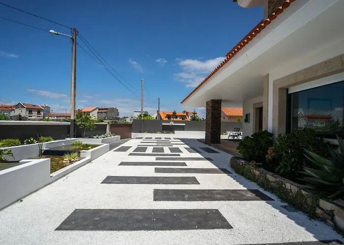 Con Piscina A Pie De Playa