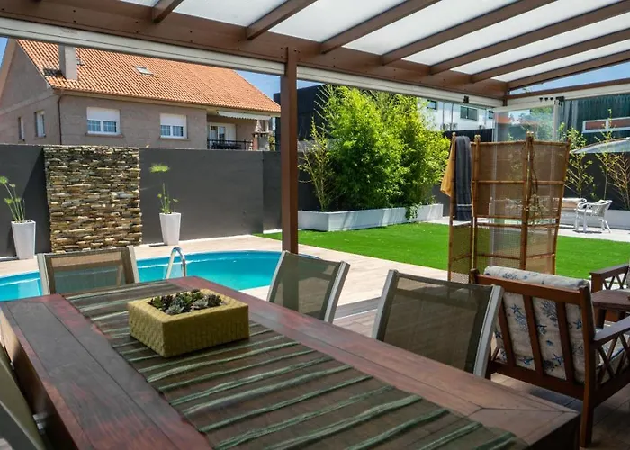 Con Piscina A Pie De Playa